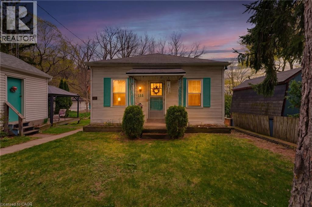 111 SYDENHAM Street, Dundas, Ontario