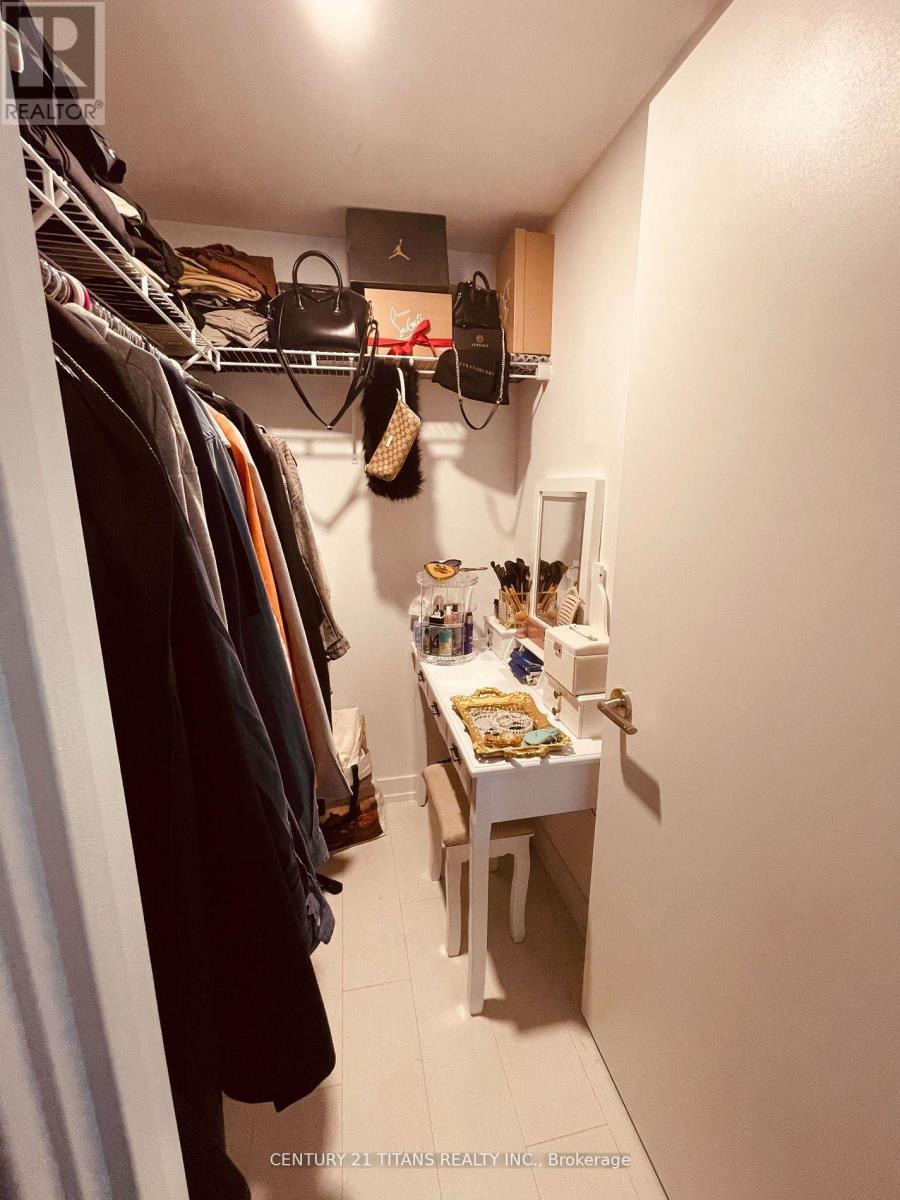 1922 - 19 Western Battery Road, Toronto, Ontario  M6K 3S4 - Photo 11 - C13071590