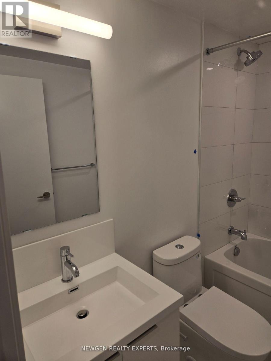 1705 - 238 Simcoe Street, Toronto, Ontario  M5T 0E2 - Photo 2 - C13071752