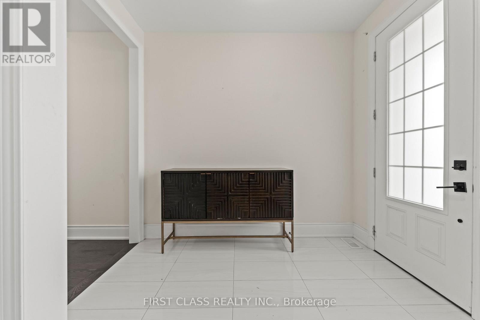 92 Grady Drive, Clarington, Ontario  L1B 1G9 - Photo 4 - E13071520