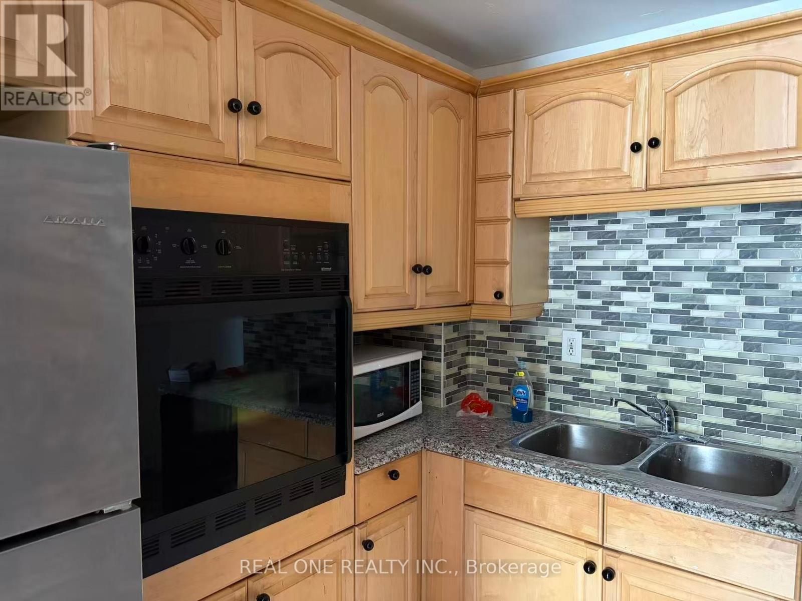 152 Park Rd South, Oshawa, Ontario  L1J 4H2 - Photo 10 - E13071608