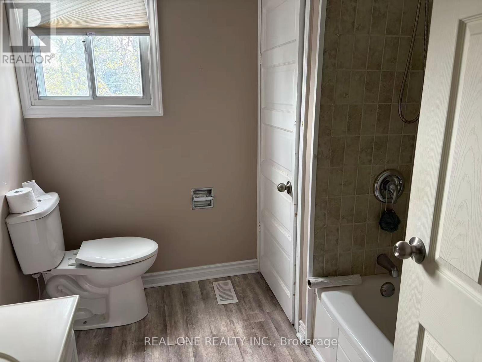 152 Park Rd South, Oshawa, Ontario  L1J 4H2 - Photo 8 - E13071608