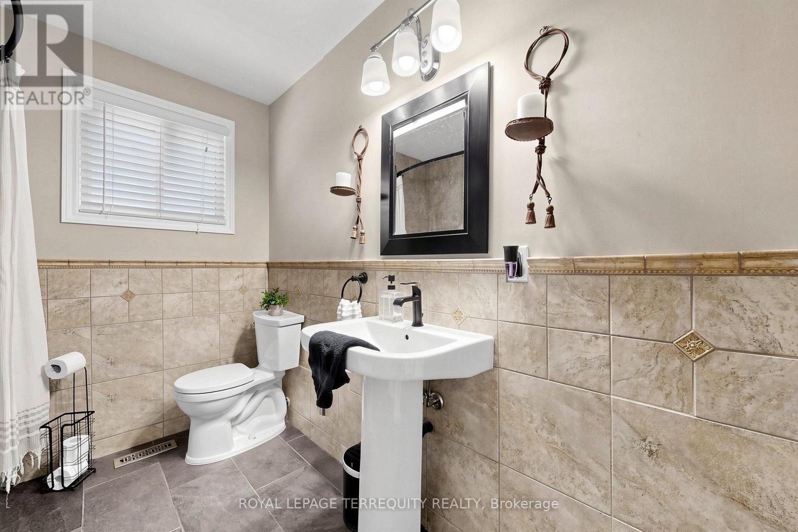 811 Fairview Avenue, Pickering, Ontario  L1W 1M7 - Photo 19 - E13071630