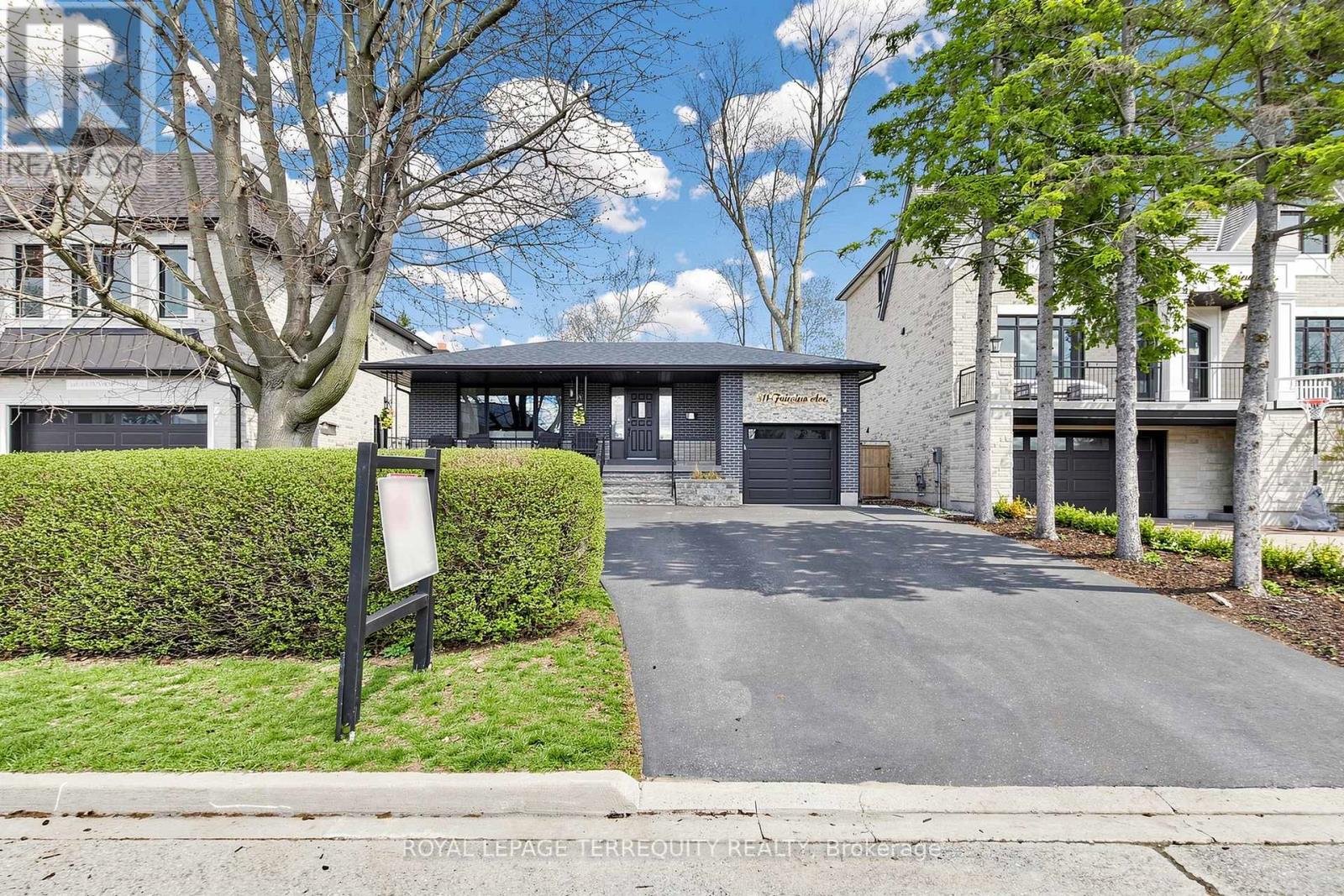 811 Fairview Avenue, Pickering, Ontario  L1W 1M7 - Photo 2 - E13071630