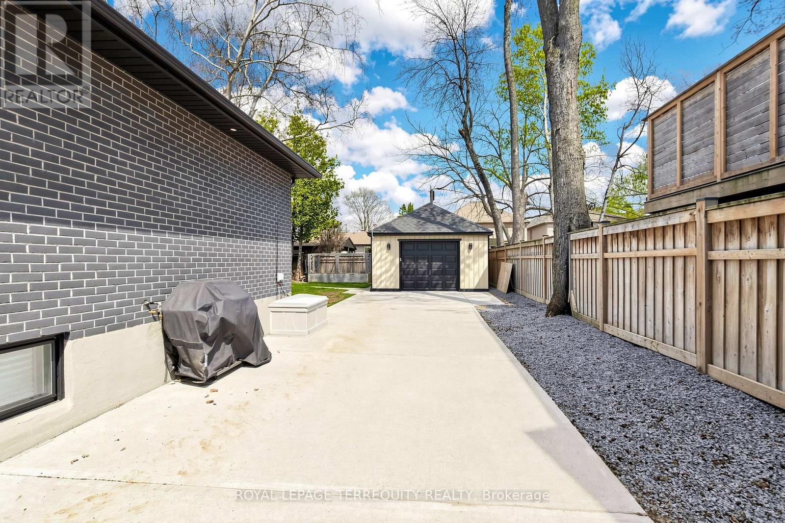811 Fairview Avenue, Pickering, Ontario  L1W 1M7 - Photo 24 - E13071630
