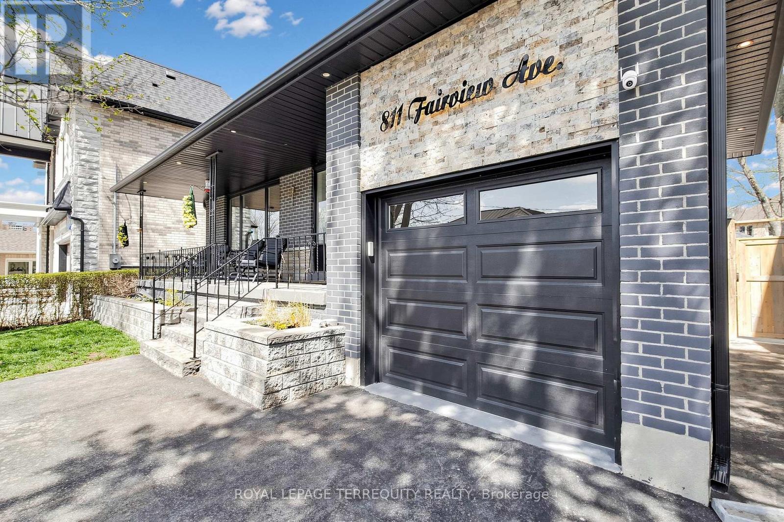 811 Fairview Avenue, Pickering, Ontario  L1W 1M7 - Photo 3 - E13071630