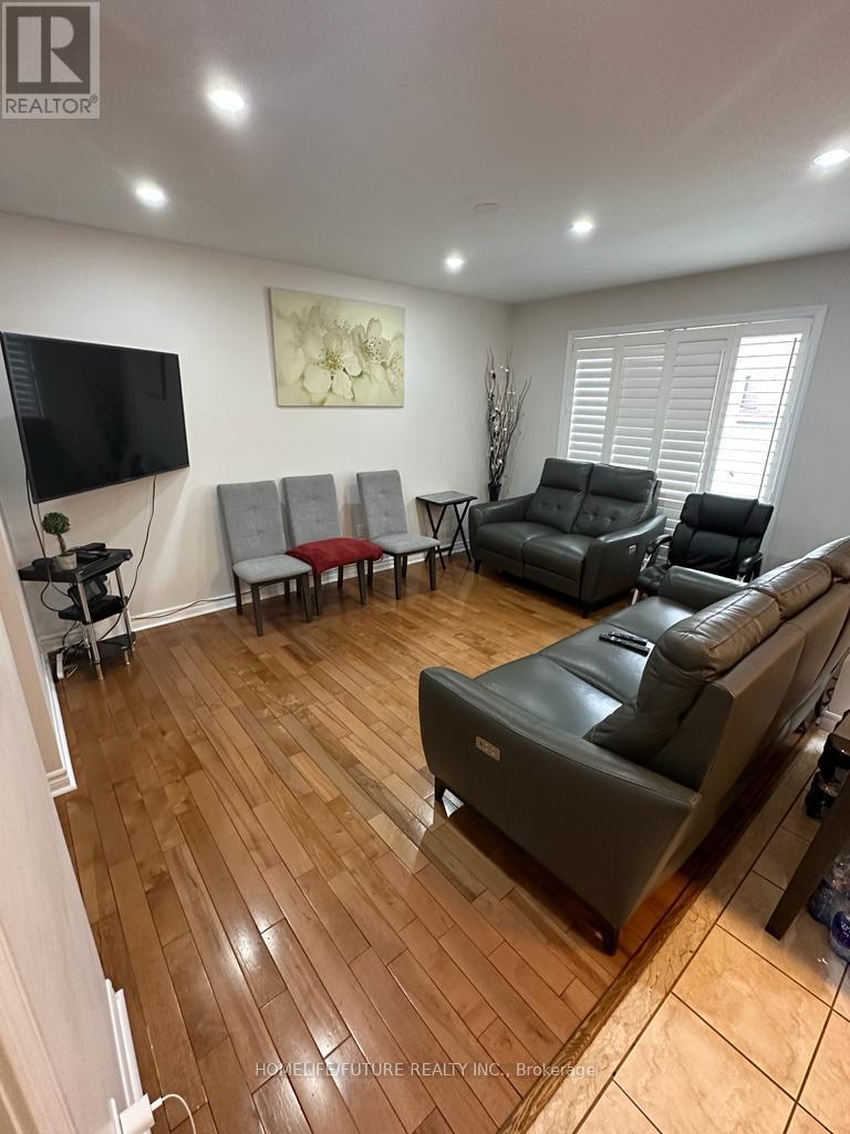 Main & 2nd Flr - 19 Hummingbird Drive, Toronto, Ontario  M1X 1W8 - Photo 3 - E13071806