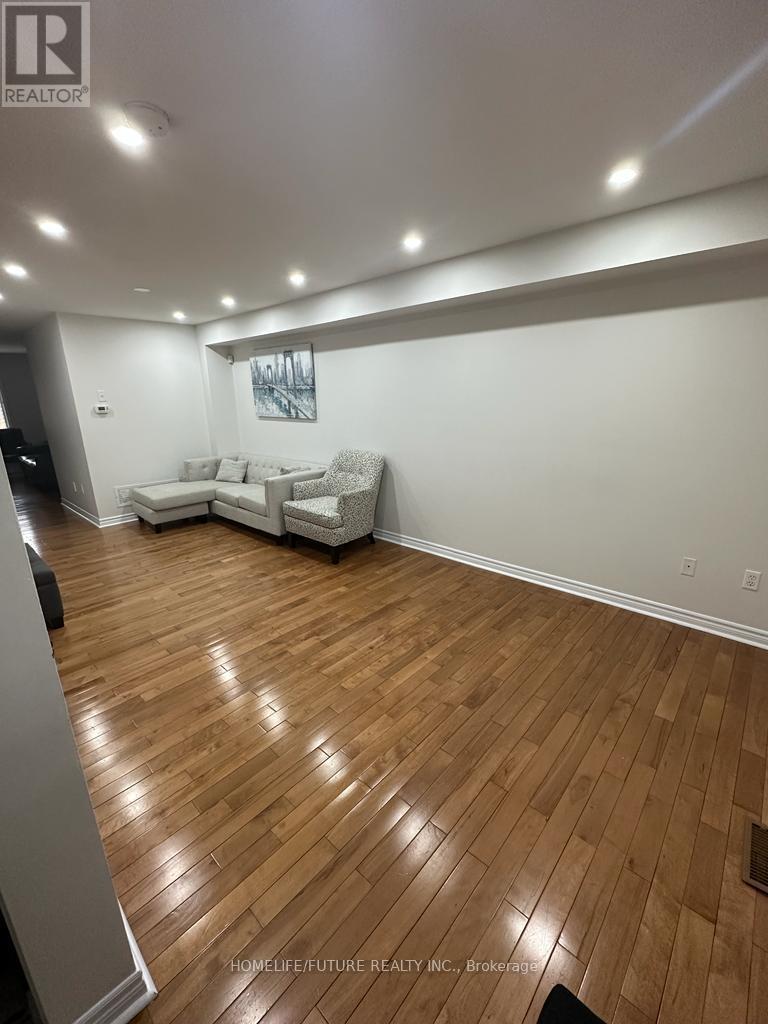 Main & 2nd Flr - 19 Hummingbird Drive, Toronto, Ontario  M1X 1W8 - Photo 4 - E13071806