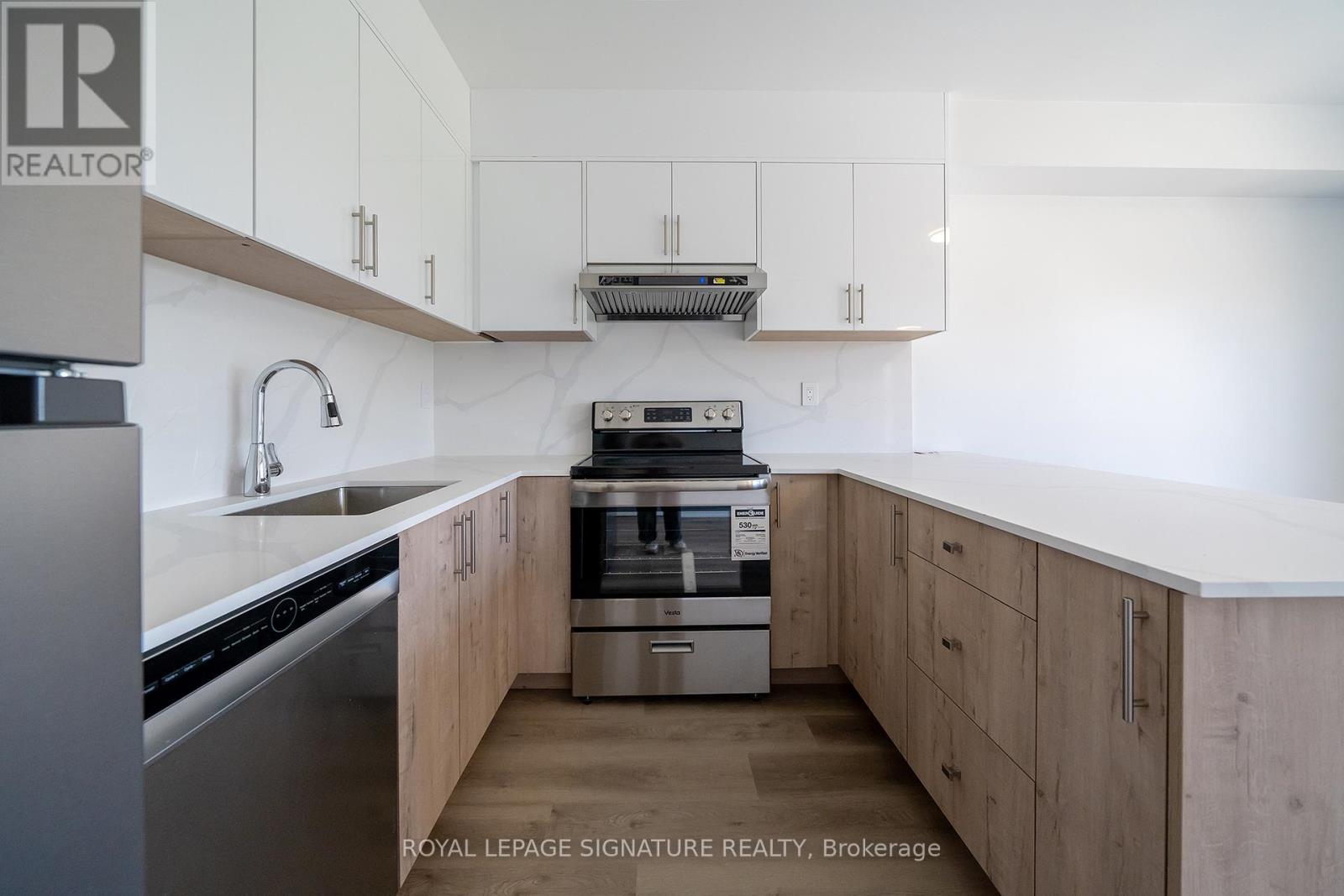 4 - 2052 Pharmacy Avenue, Toronto, Ontario  M1T 1H8 - Photo 4 - E13071810