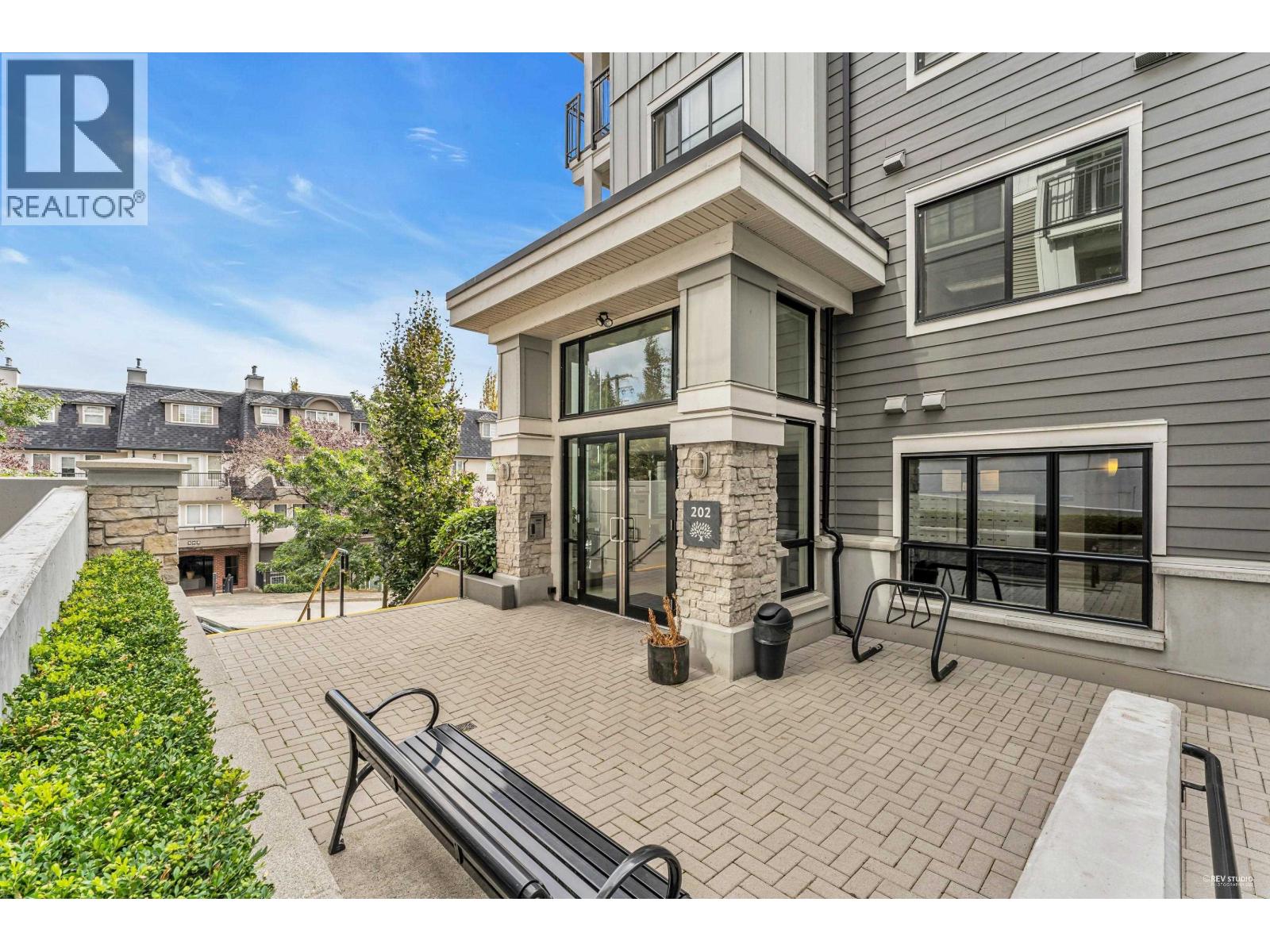 310 202 Lebleu Street, Coquitlam, British Columbia  V3K 4L6 - Photo 2 - R3118273