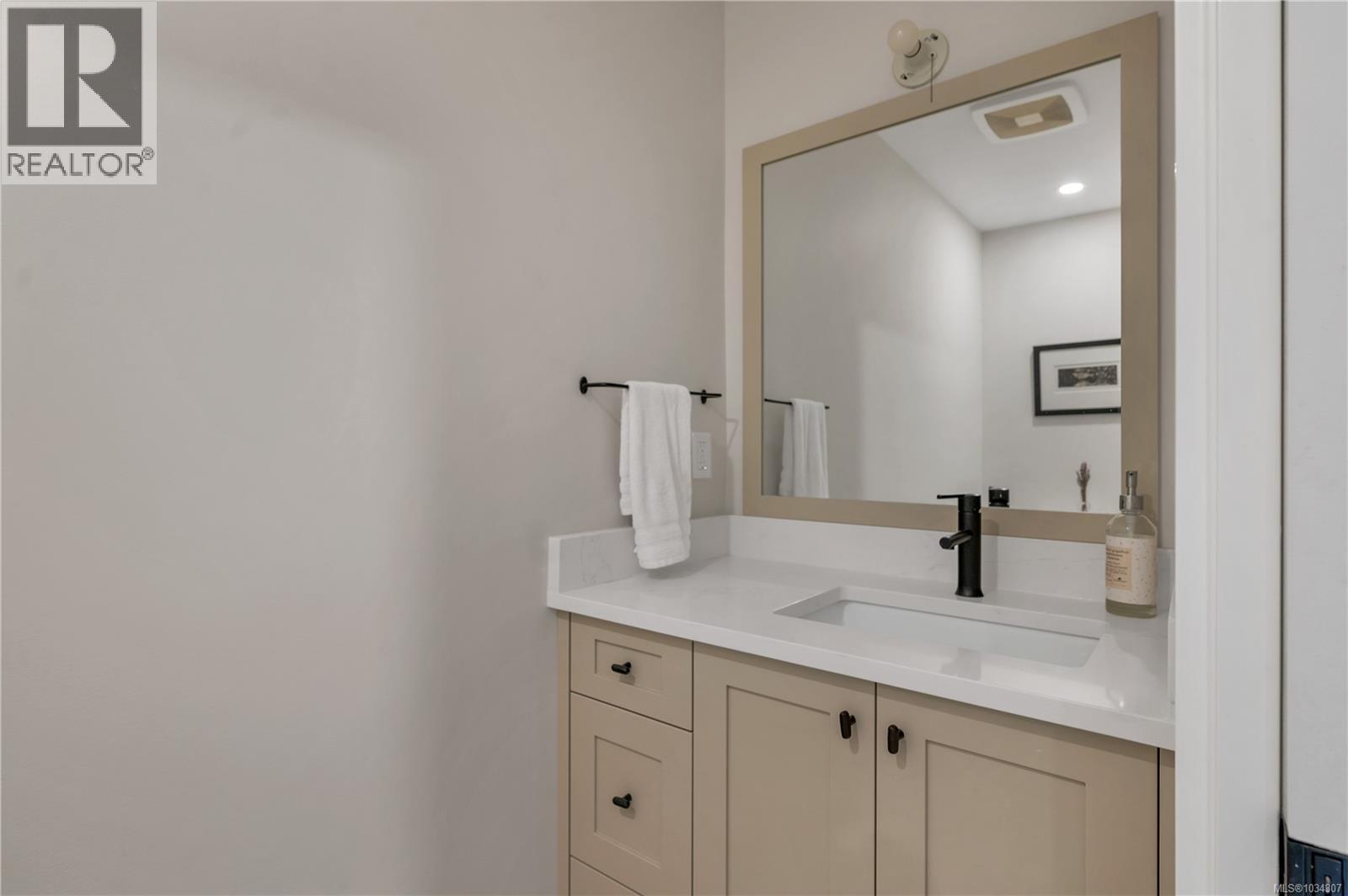 1387 Heriot Bay Rd, Quadra Island, British Columbia  V0P 1H0 - Photo 29 - 1034307