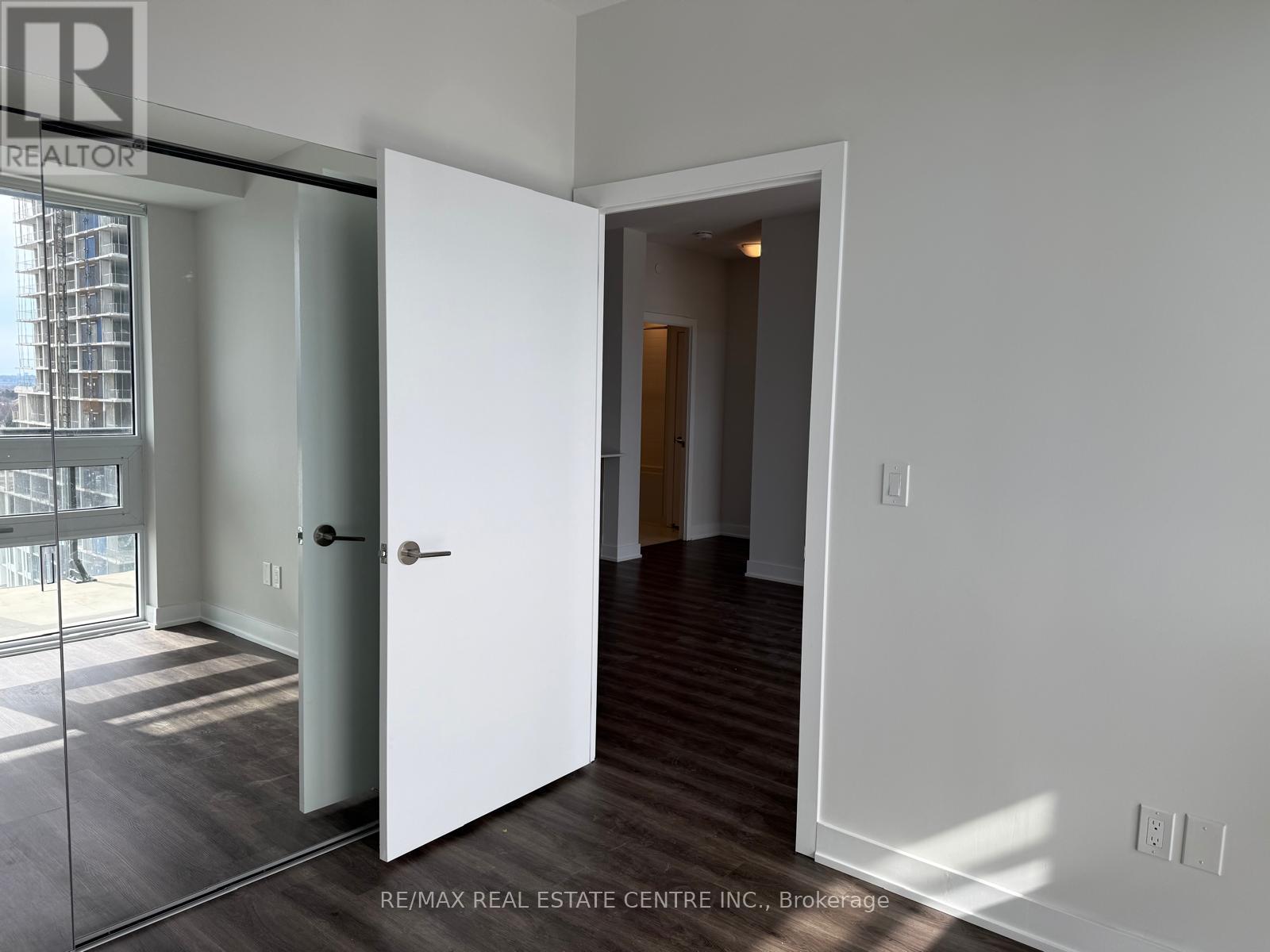 1007 - 430 Square One Drive, Mississauga, Ontario  L5B 0L6 - Photo 10 - W13071504