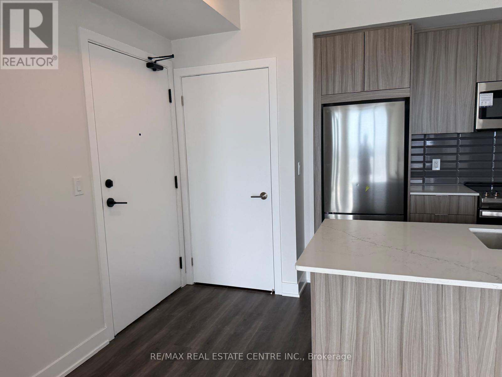 1007 - 430 Square One Drive, Mississauga, Ontario  L5B 0L6 - Photo 2 - W13071504