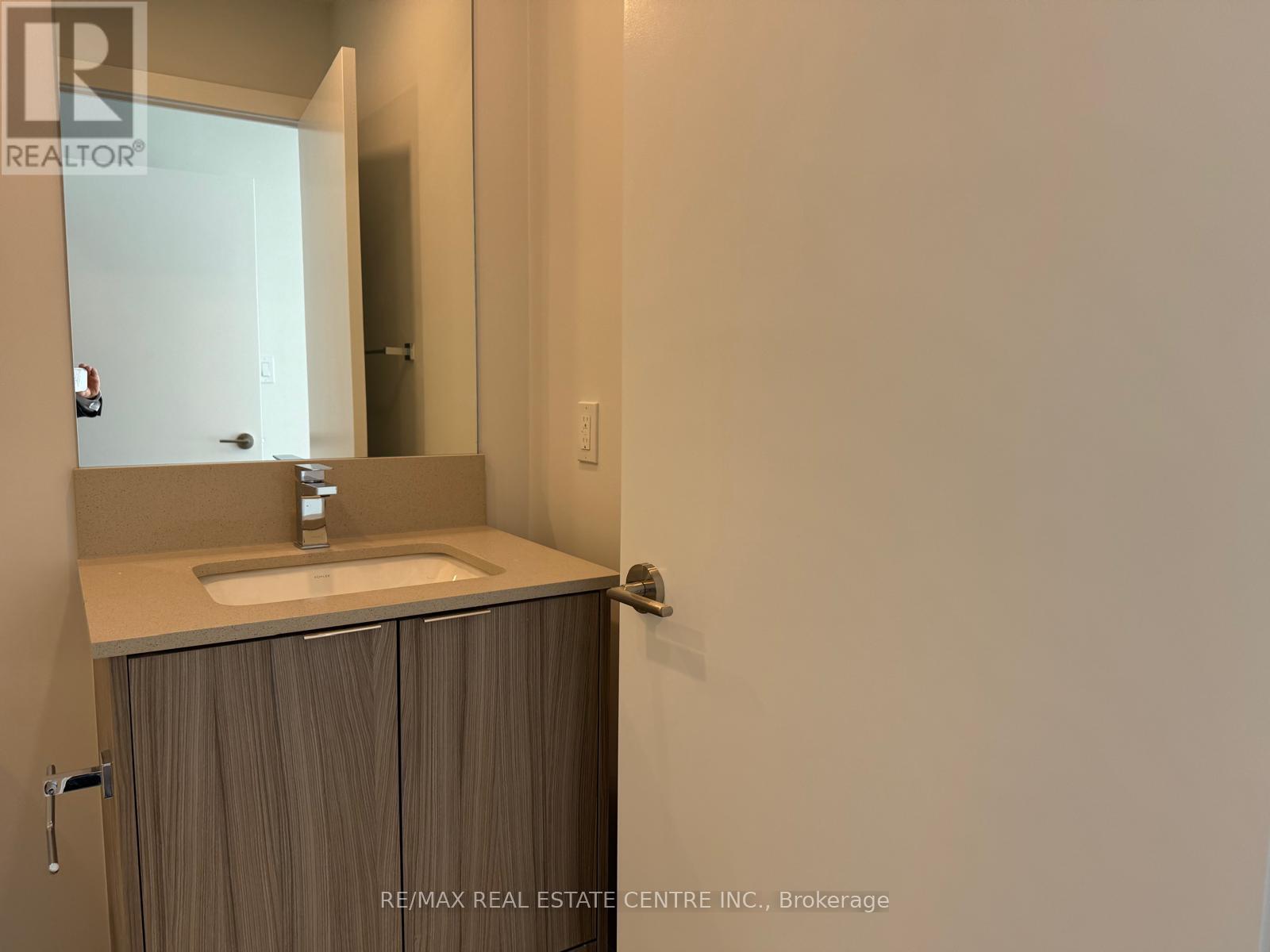1007 - 430 Square One Drive, Mississauga, Ontario  L5B 0L6 - Photo 21 - W13071504