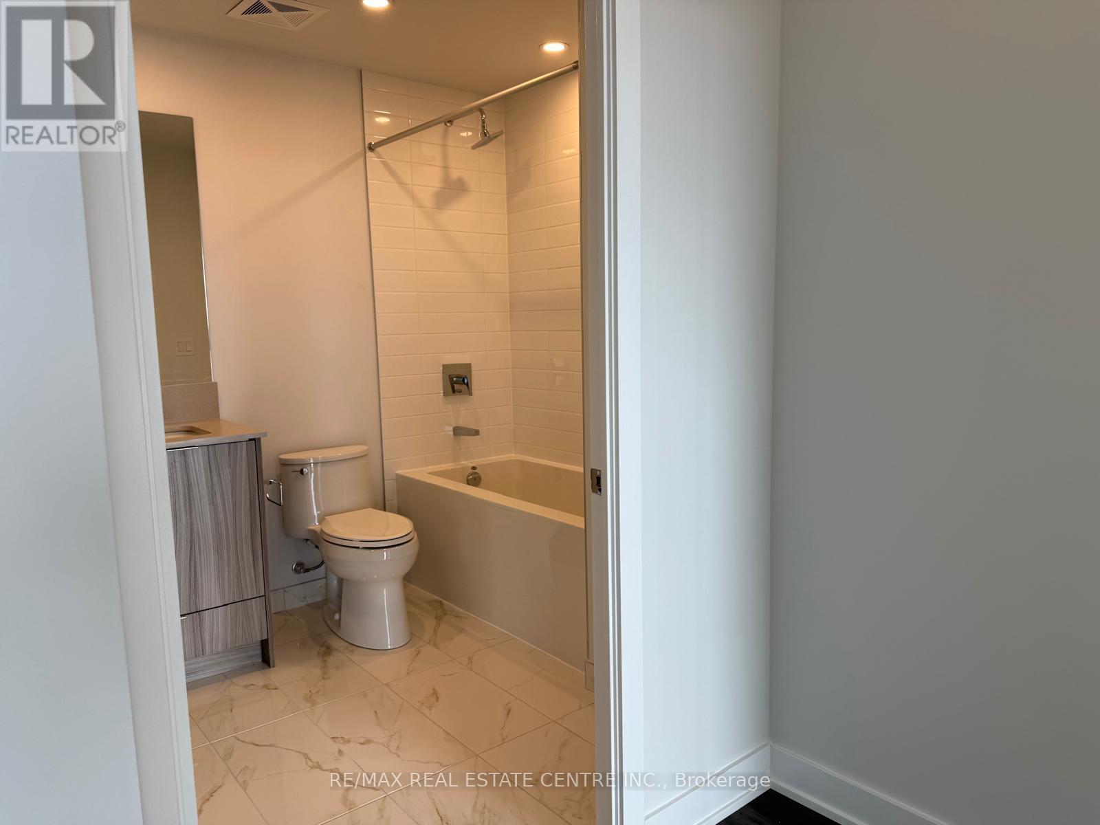 1007 - 430 Square One Drive, Mississauga, Ontario  L5B 0L6 - Photo 4 - W13071504