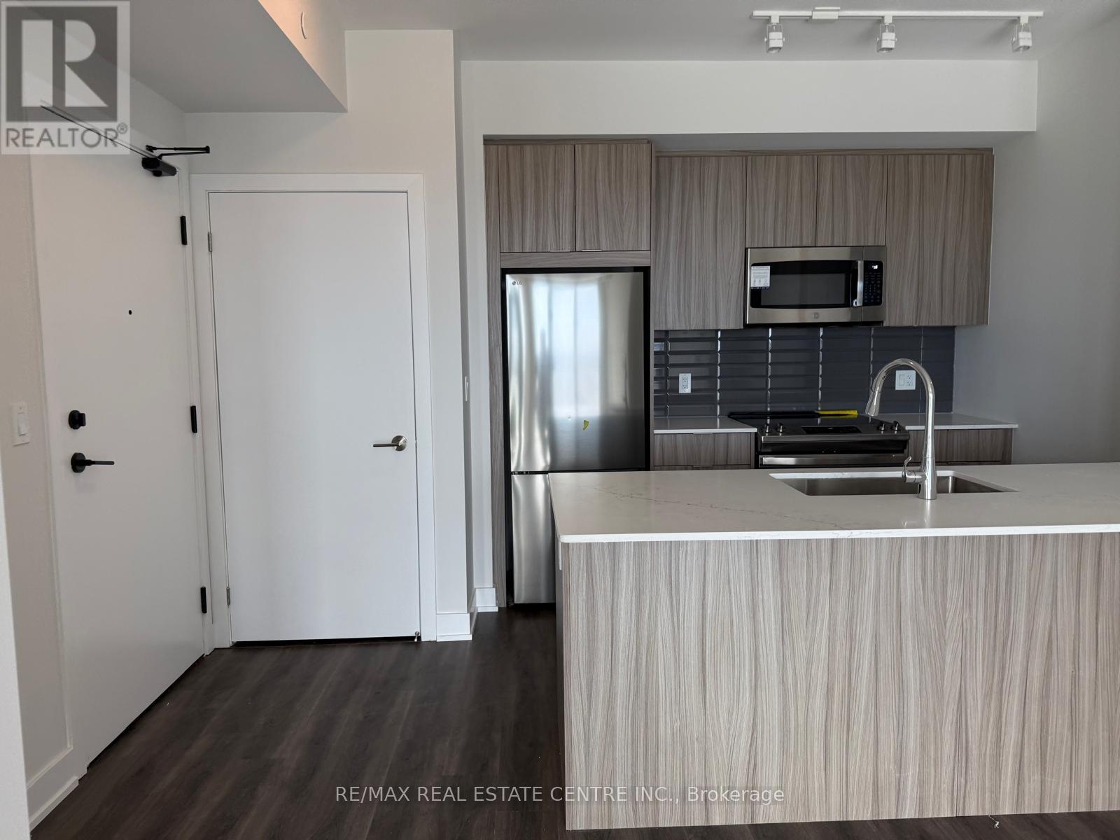 1007 - 430 Square One Drive, Mississauga, Ontario  L5B 0L6 - Photo 5 - W13071504