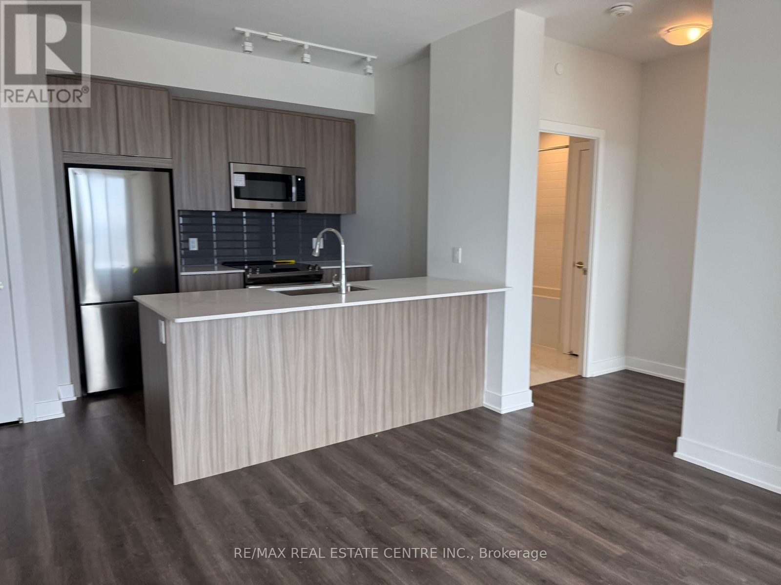 1007 - 430 Square One Drive, Mississauga, Ontario  L5B 0L6 - Photo 6 - W13071504