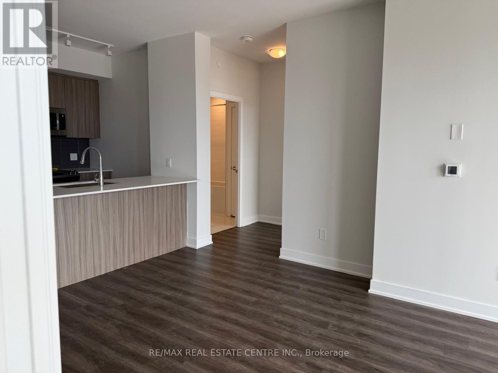 1007 - 430 Square One Drive, Mississauga, Ontario  L5B 0L6 - Photo 7 - W13071504