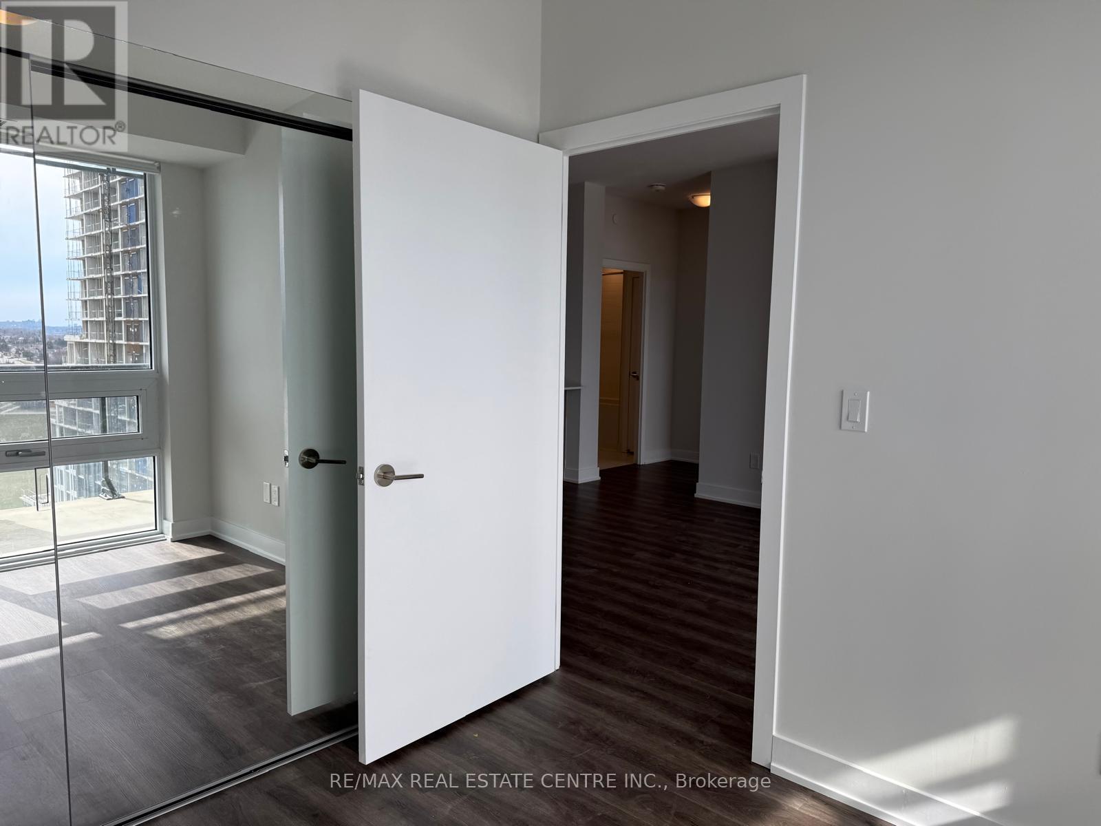 1007 - 430 Square One Drive, Mississauga, Ontario  L5B 0L6 - Photo 9 - W13071504
