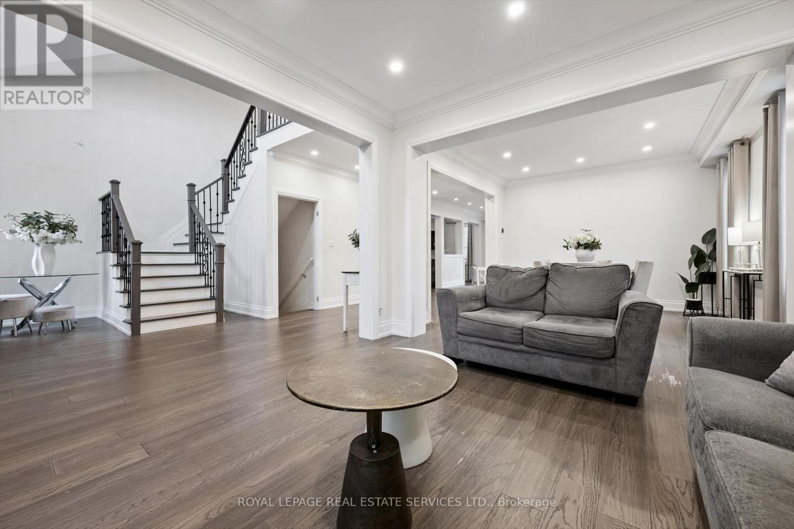 2264 Woodbriar Court, Oakville, Ontario  L6M 4Z4 - Photo 8 - W13071506