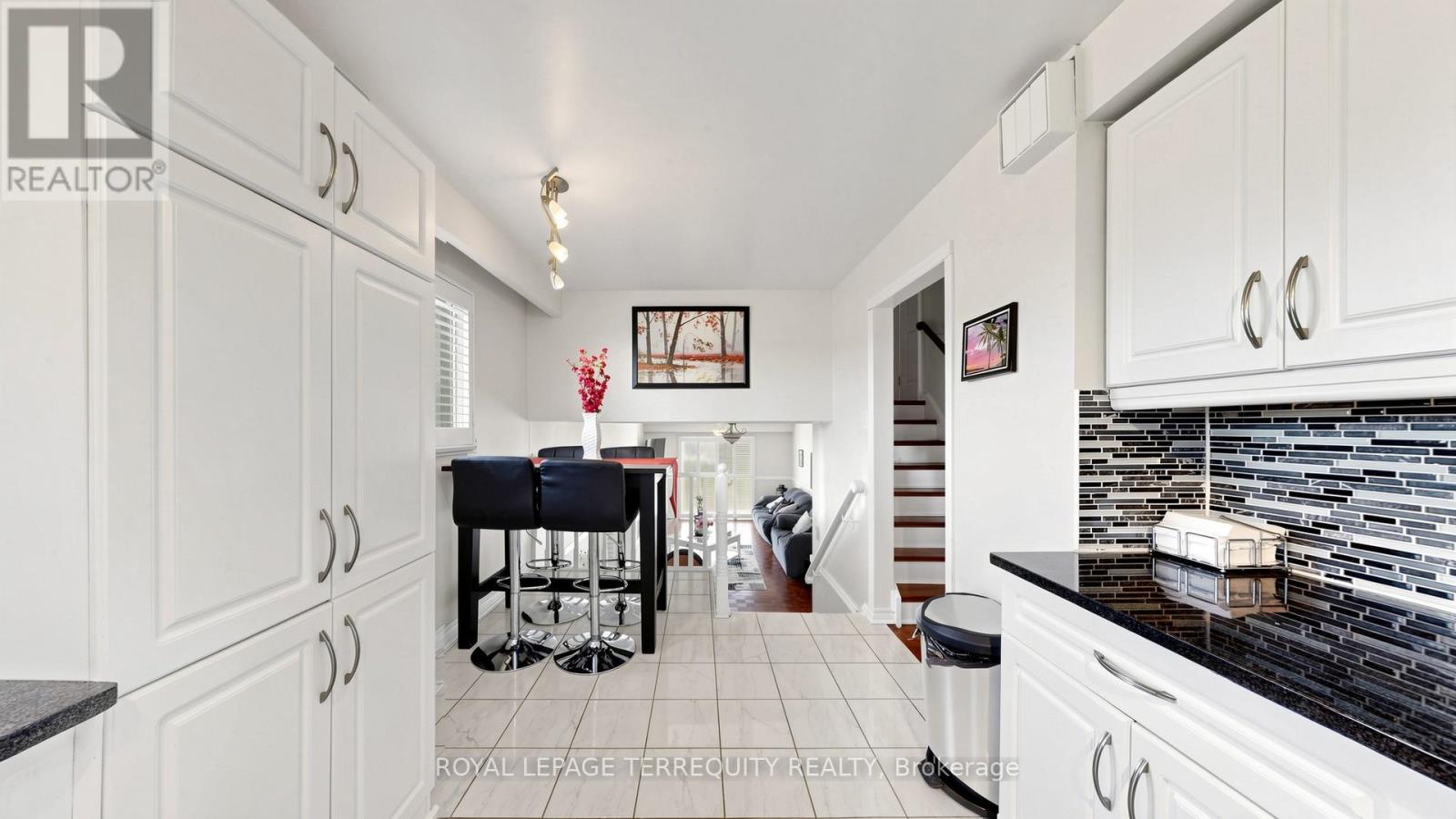 2526 Kingsberry Crescent, Mississauga, Ontario  L5B 2K5 - Photo 11 - W13071618