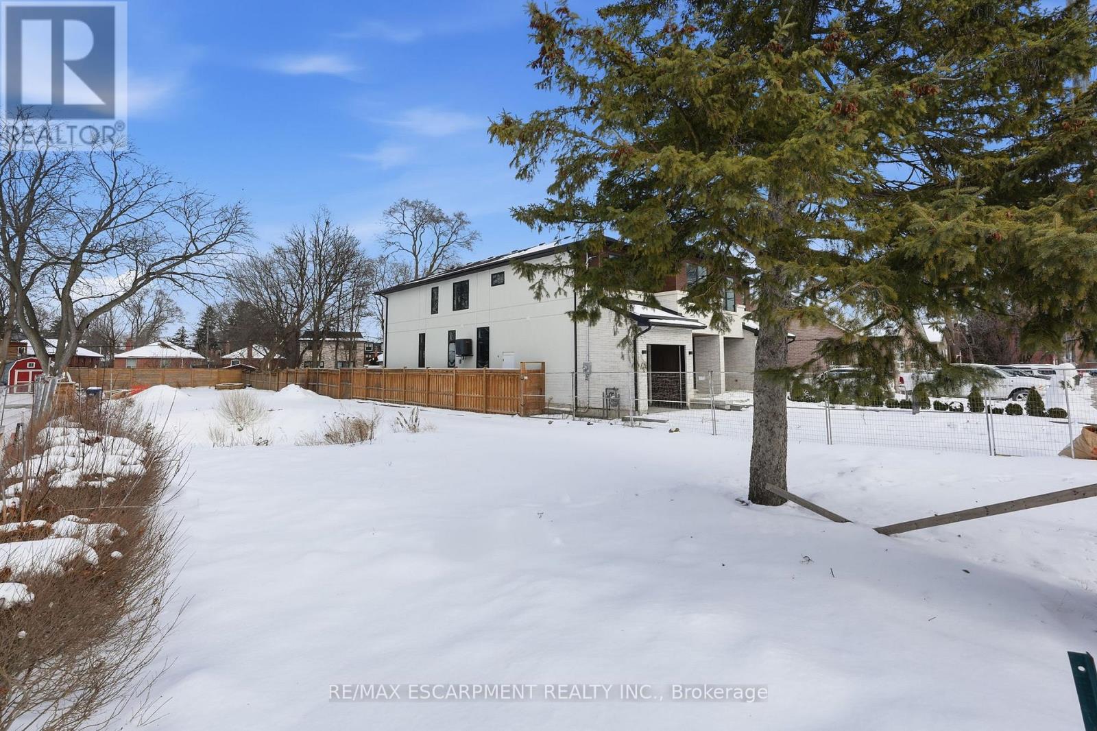 19b Broadview Avenue, Mississauga, Ontario  L5H 2S8 - Photo 4 - W13071648