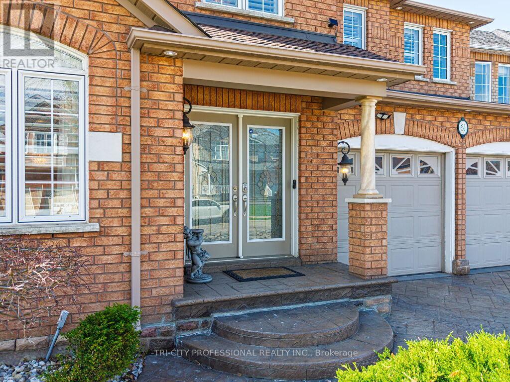 61 Woodvalley Drive, Brampton, Ontario  L7A 1Z3 - Photo 4 - W13071684