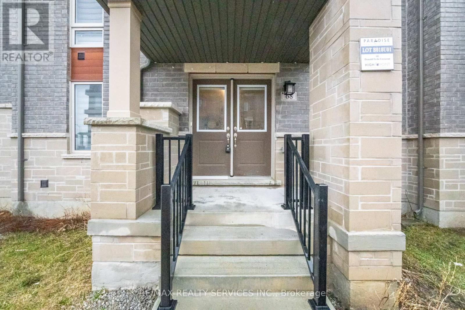 68 Donald Ficht Crescent, Brampton, Ontario  L7A 5H7 - Photo 3 - W13071738