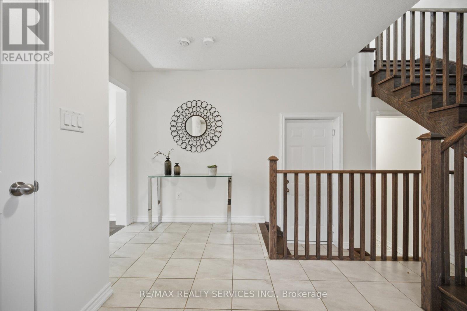 68 Donald Ficht Crescent, Brampton, Ontario  L7A 5H7 - Photo 4 - W13071738