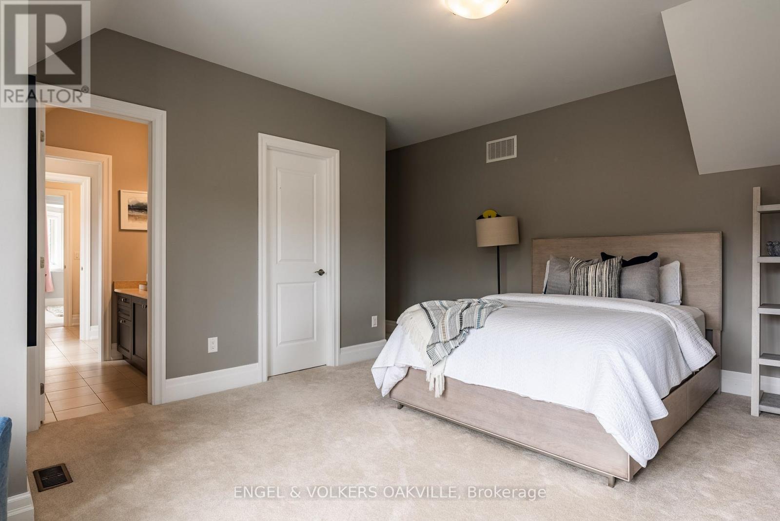 33 Barraclough Boulevard, Halton Hills, Ontario  L7G 0E8 - Photo 33 - W13071770