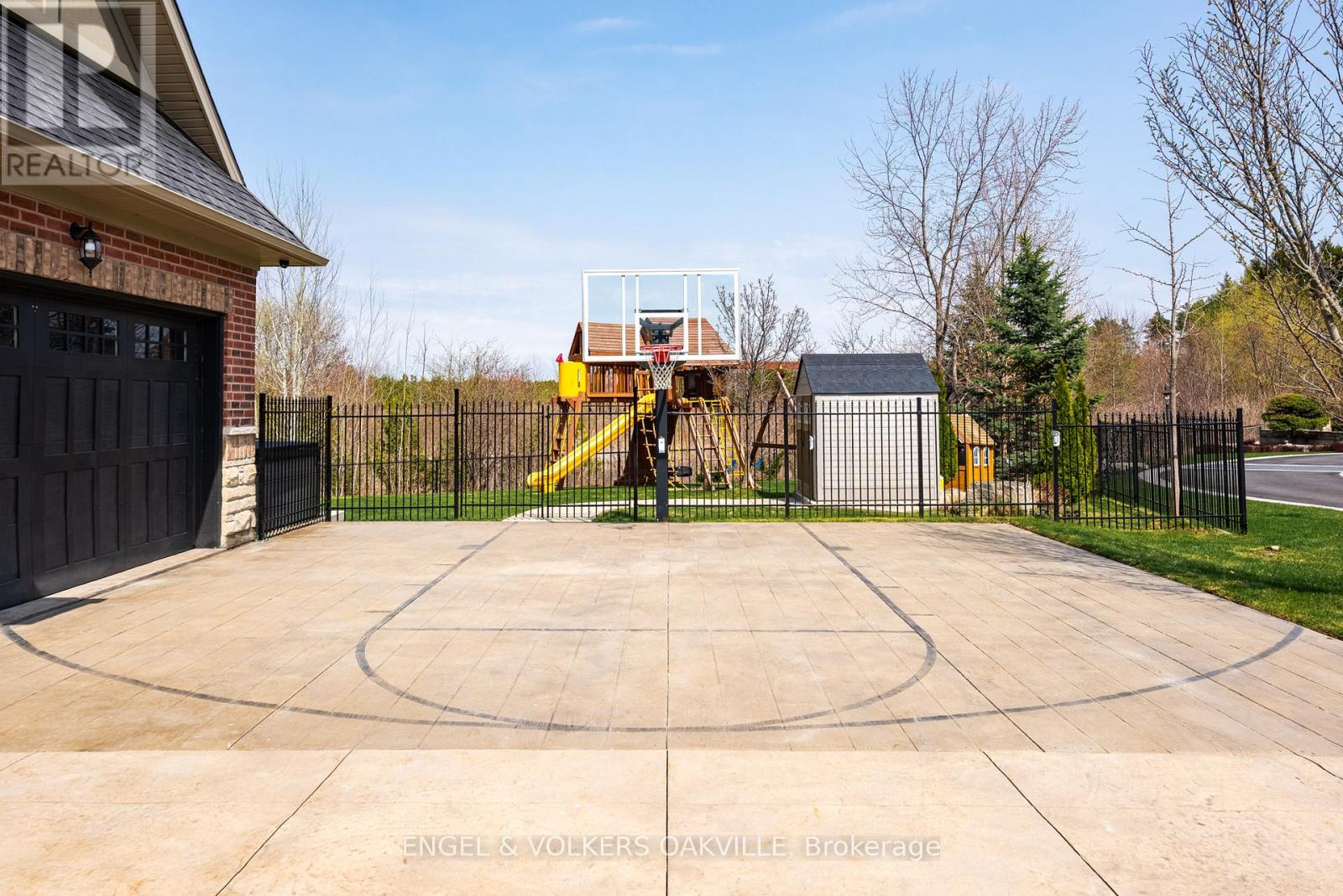 33 Barraclough Boulevard, Halton Hills, Ontario  L7G 0E8 - Photo 6 - W13071770