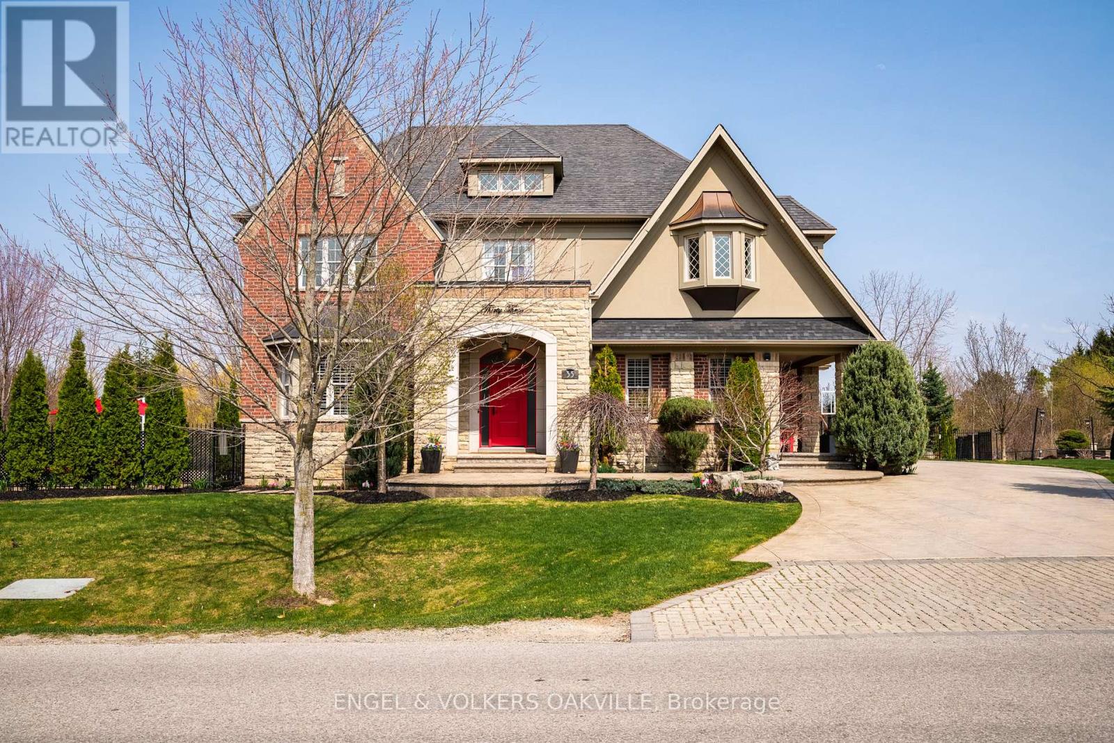 33 Barraclough Boulevard, Halton Hills, Ontario  L7G 0E8 - Photo 7 - W13071770