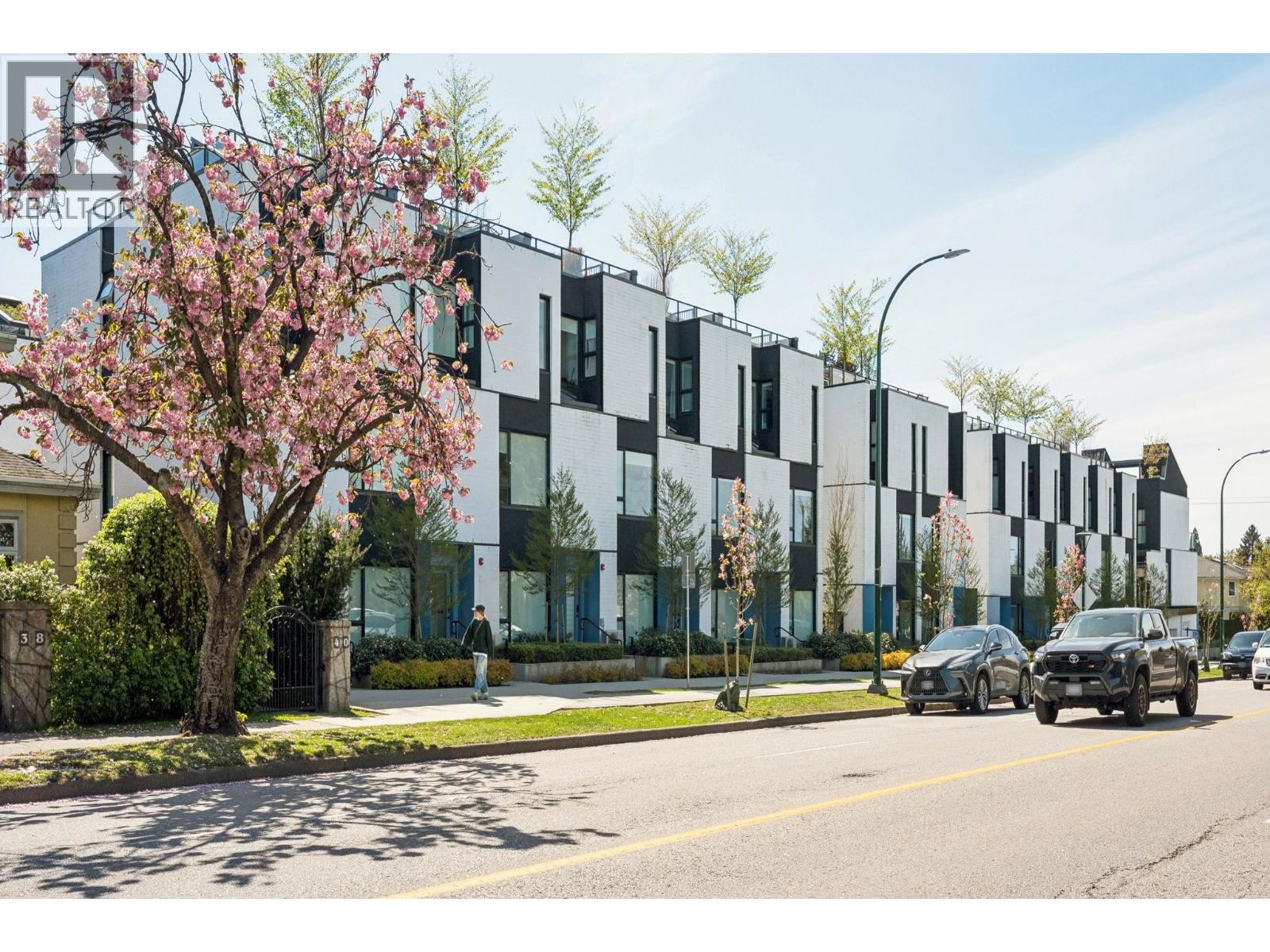 211 90 King Edward Avenue, Vancouver, British Columbia  V5Y 0N6 - Photo 1 - R3115161