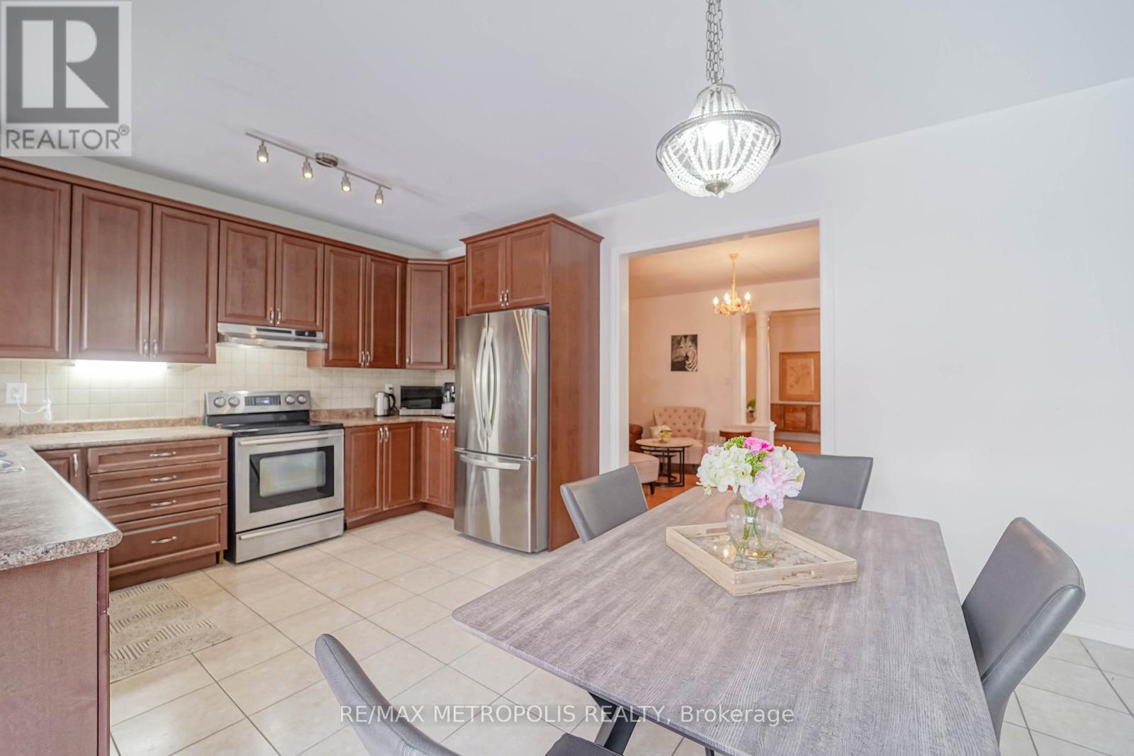 58 Lady Loretta Lane, Vaughan, Ontario  L6A 4E9 - Photo 12 - N12899604