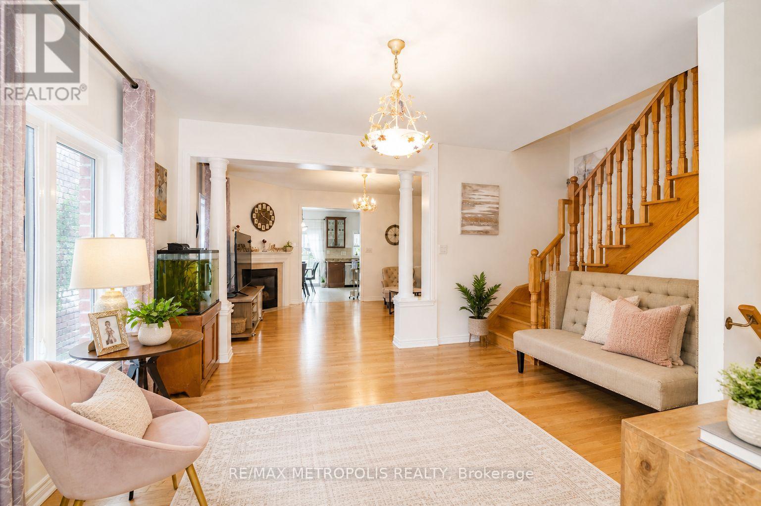 58 Lady Loretta Lane, Vaughan, Ontario  L6A 4E9 - Photo 3 - N12899604