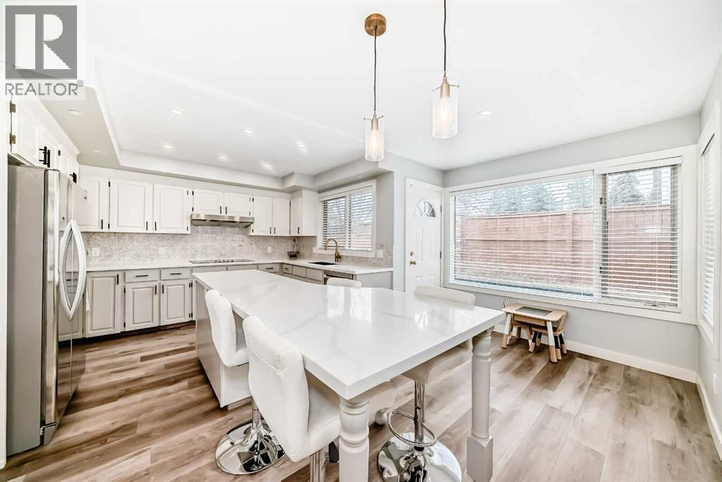 47 Canterbury Court SW, Calgary, Alberta  T2W 6C2 - Photo 6 - A2305514