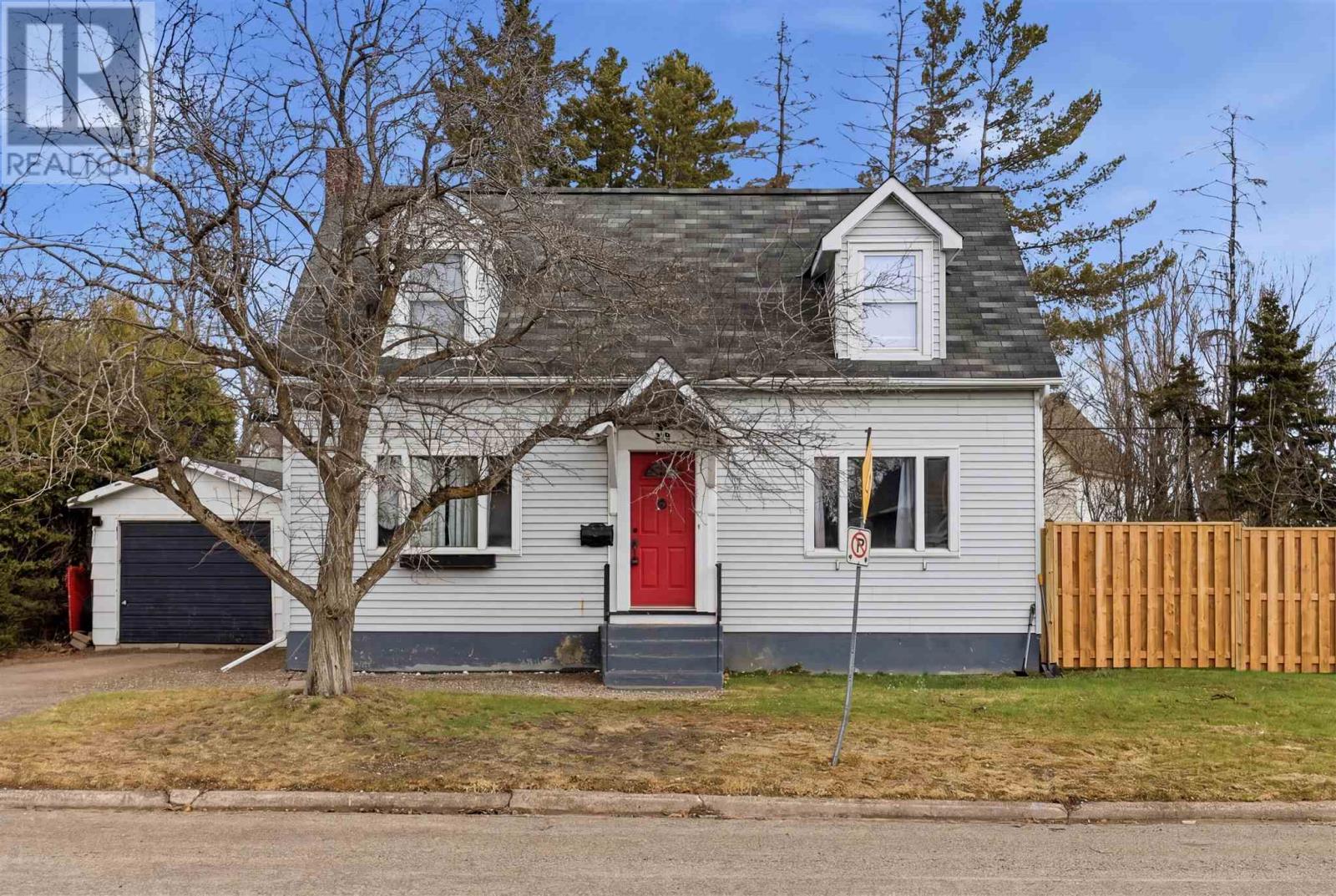 32 Salisbury AVE, Sault Ste. Marie, Ontario