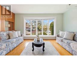 61 HOLLYHEDGE DRIVE, Toronto, Ontario