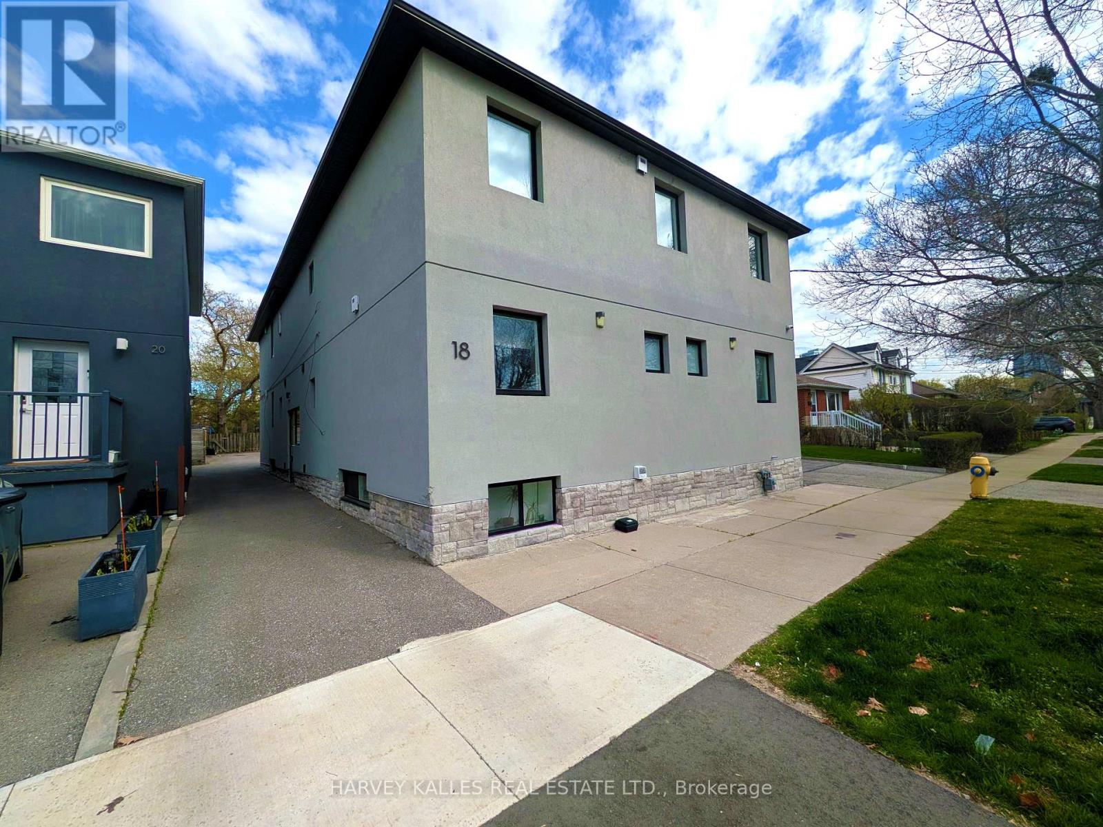 18 CAVELL AVENUE, Toronto, Ontario