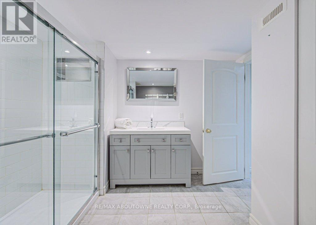 3092 Hickling Court, Mississauga, Ontario  L5N 4X8 - Photo 29 - W13068648