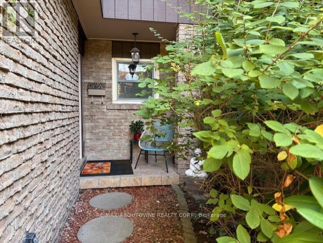 49 - 2301 Cavendish Drive, Burlington, Ontario  L7P 3M3 - Photo 5 - W13071436