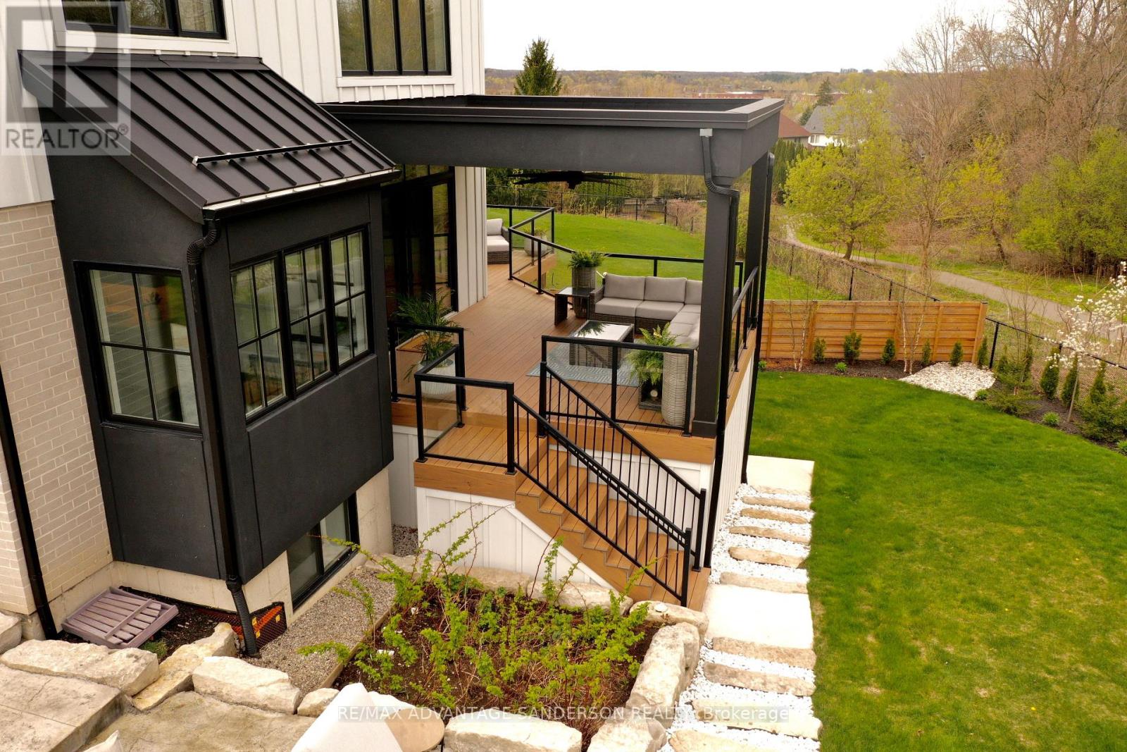 1625 Warbler Woods Walk, London South, Ontario  N6K 0H9 - Photo 6 - X13071850