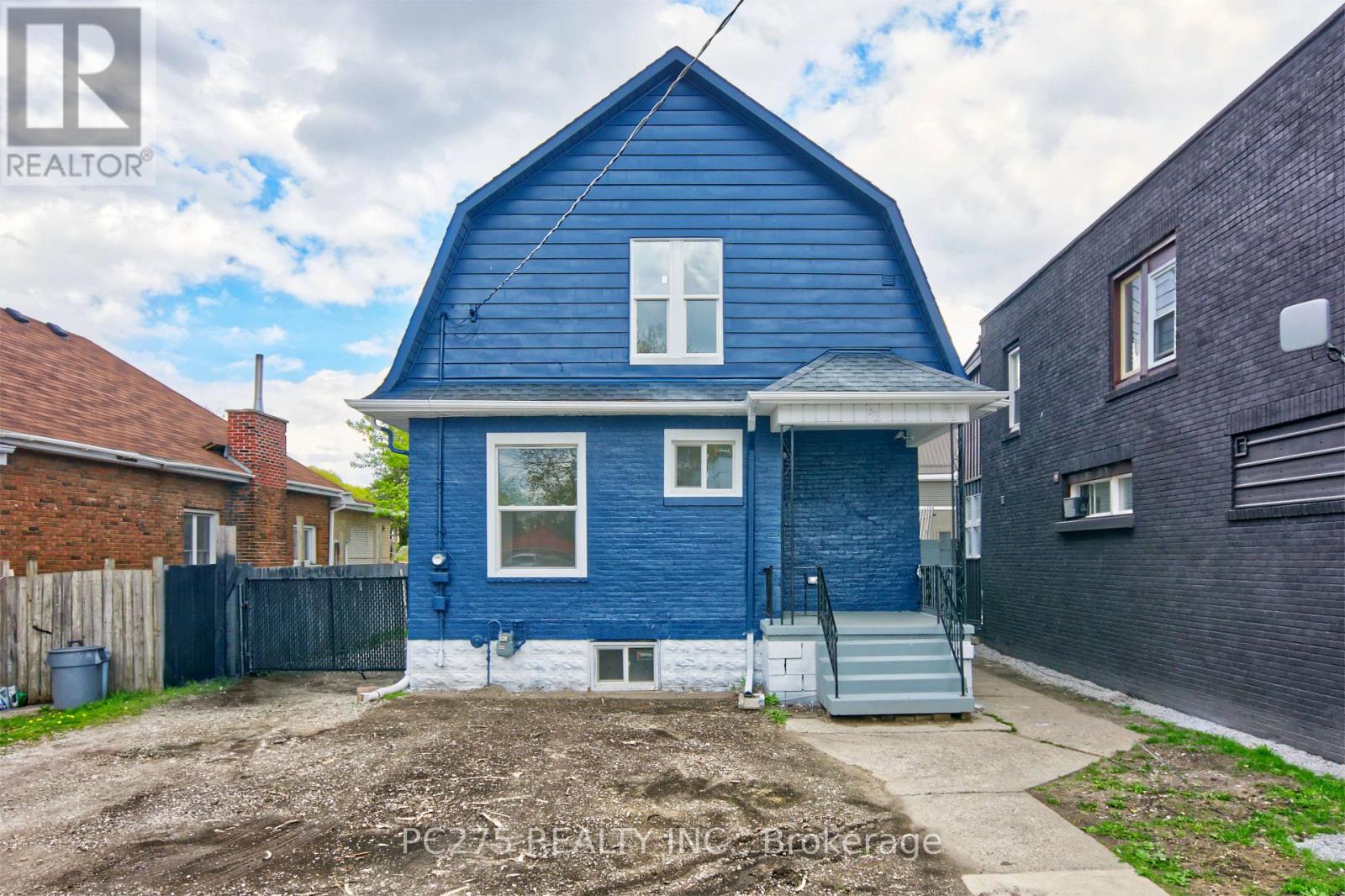 272 Vidal Street S