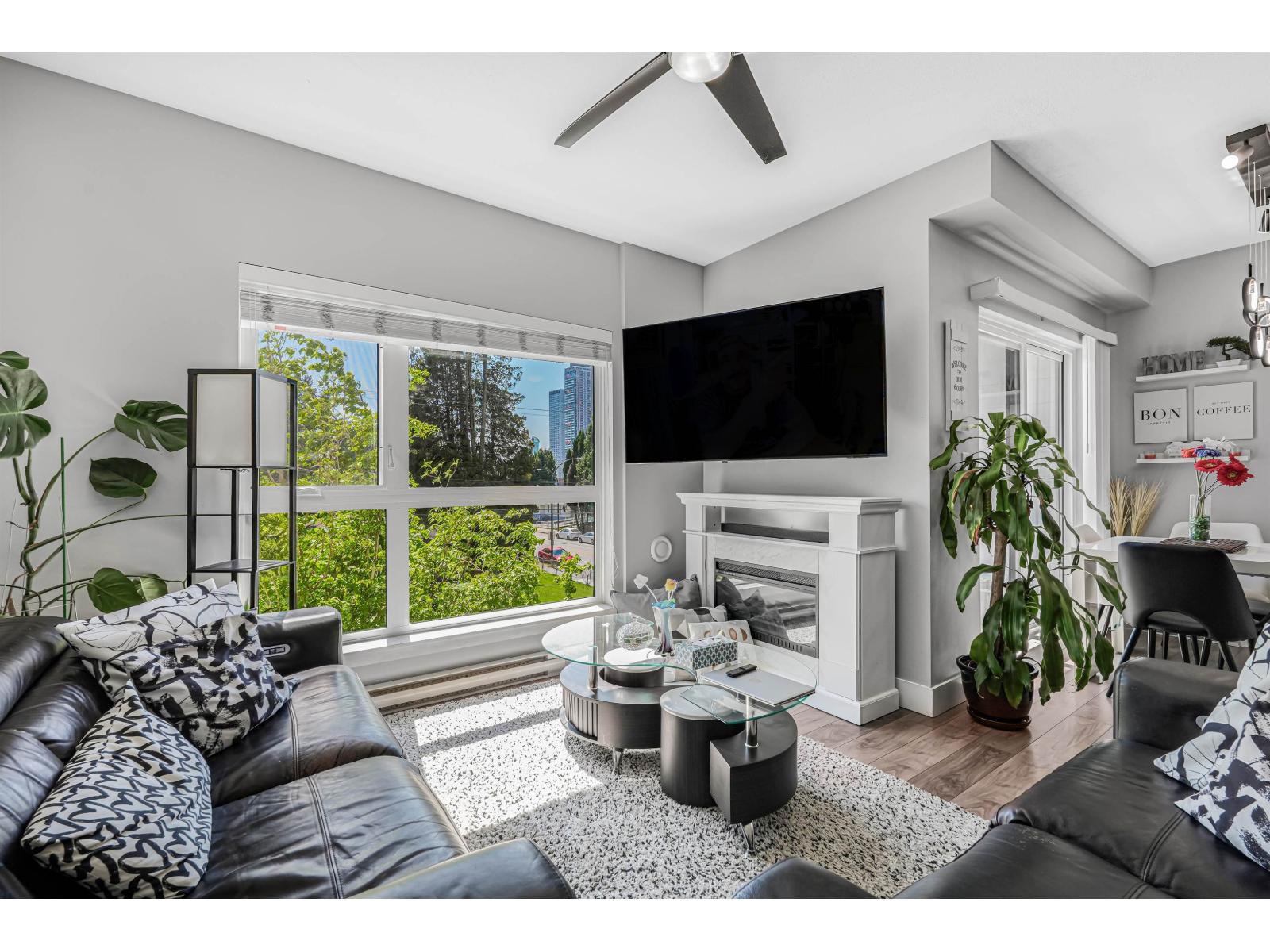 202 13733 107a Street, Surrey, British Columbia  V3T 0B7 - Photo 2 - R3118442