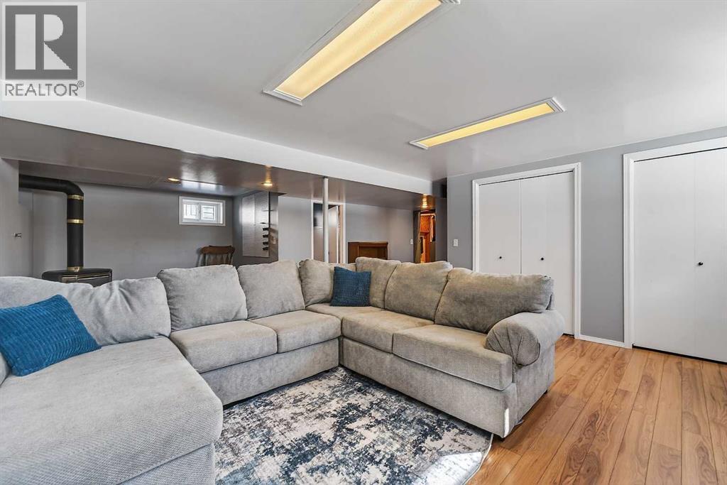 1424 109 Avenue SW, Calgary, Alberta  T2W 0C7 - Photo 23 - A2301663