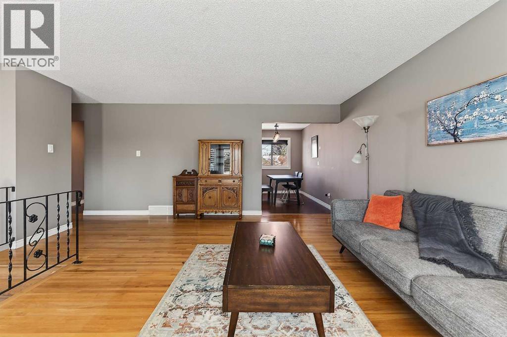 1424 109 Avenue SW, Calgary, Alberta  T2W 0C7 - Photo 5 - A2301663
