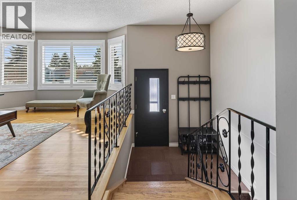 1424 109 Avenue SW, Calgary, Alberta  T2W 0C7 - Photo 2 - A2301663