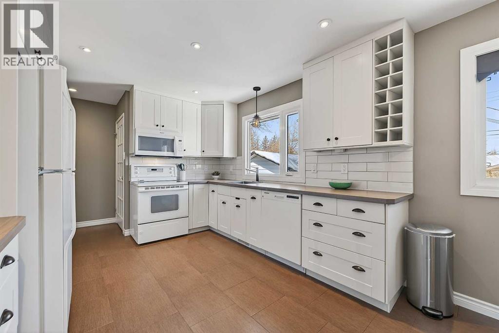 1424 109 Avenue SW, Calgary, Alberta  T2W 0C7 - Photo 11 - A2301663