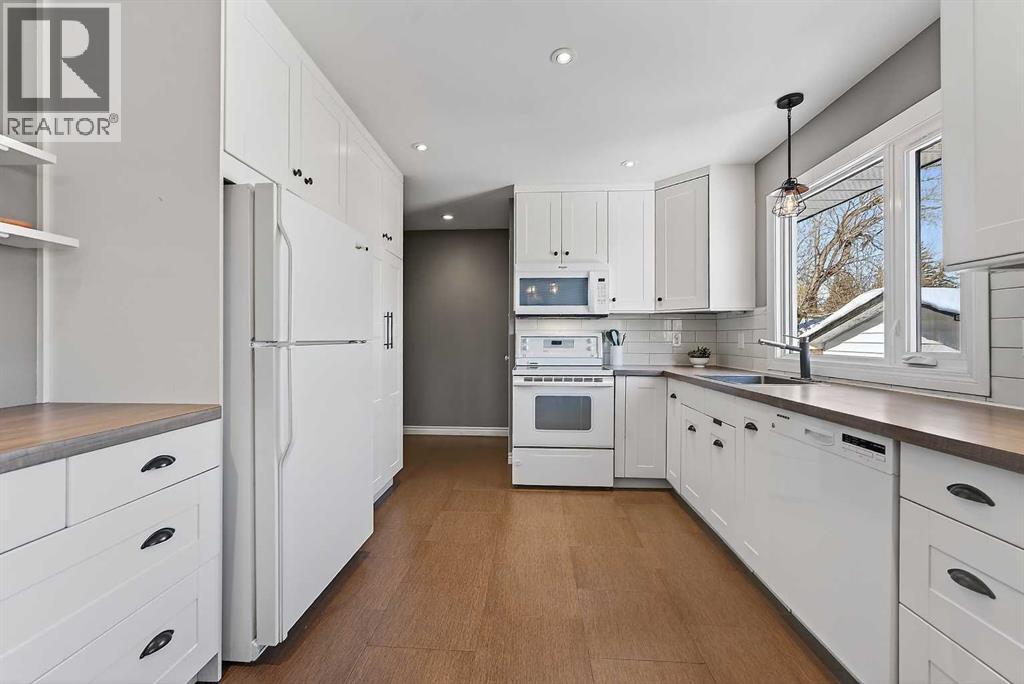1424 109 Avenue SW, Calgary, Alberta  T2W 0C7 - Photo 9 - A2301663
