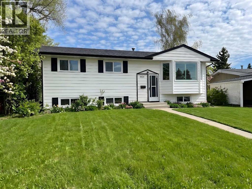 1424 109 Avenue SW, Calgary, Alberta  T2W 0C7 - Photo 1 - A2301663
